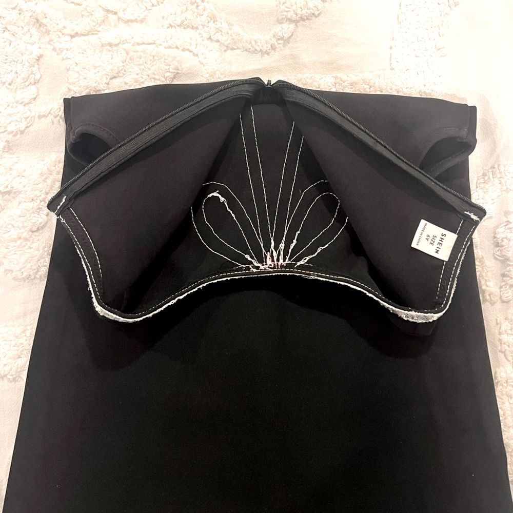 SHEIN Little Girl’s Black Silver Sequin Bow Neck Dress Size 6yr old - Picture 7 of 8